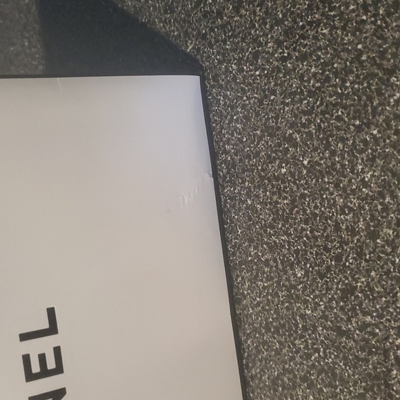 Chanel White Gift Boxes - Picture 11 of 14